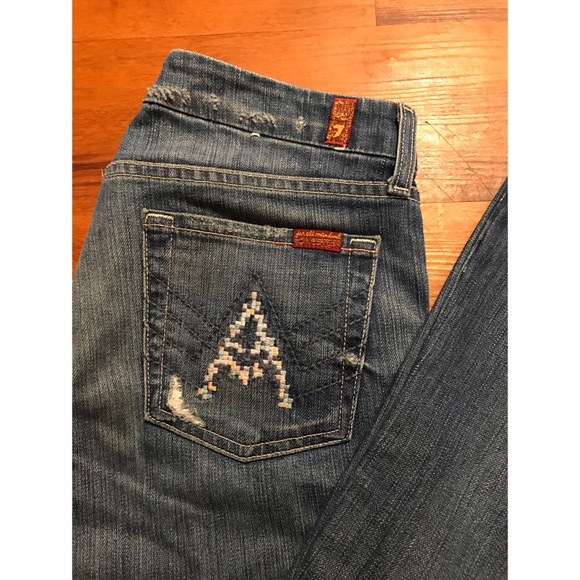 7 For All Mankind Ladies distressed Jeans - Picture 3 of 7